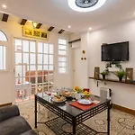 Deluxe Divina Apartment