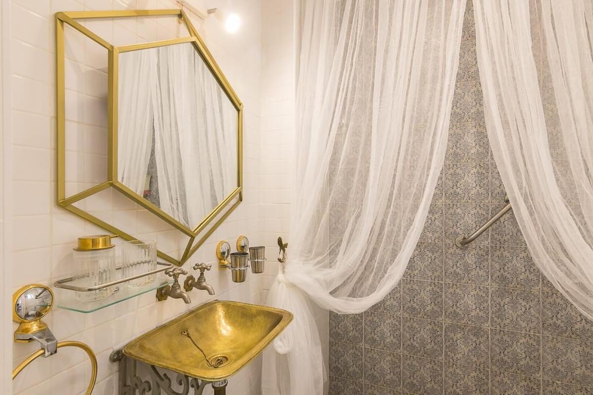 Deluxe Divina * Sevilla